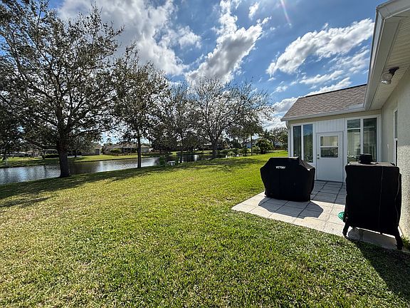 3rd image of 4181 Caparosa Cir