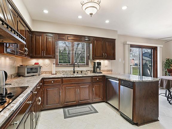 4th image of 8336 Red Oak Ln