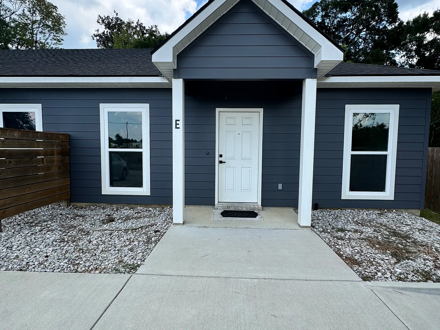 2 bed, 1000 sqft, $1,400 — Photo 1