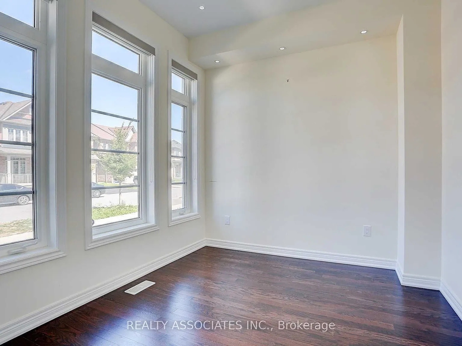 6 bed, $4,200 — Photo 3