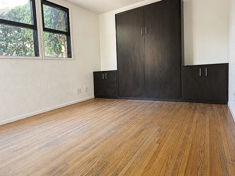 8065 N Citrus Ave — Photo 3