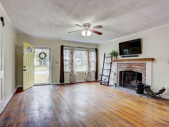 5th image of 317 Phillips Dr SE
