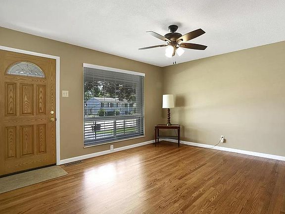 3rd image of 11719 Hollycrest Dr