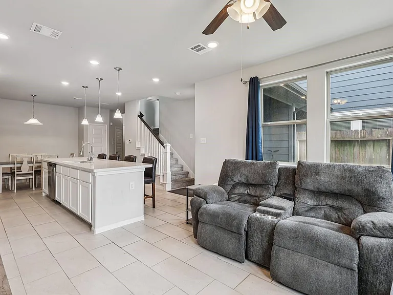 7333 Hinsdale Dr — Photo 10