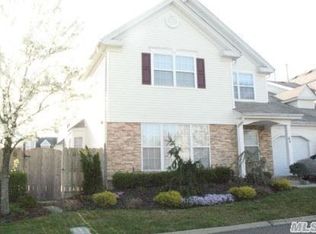 86 Kate Cir, Middle Island, NY 11953