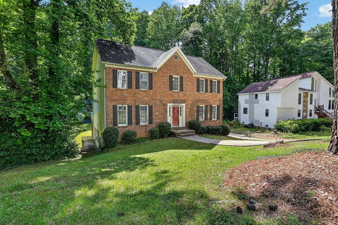 5 bed, 3.5 bath, 2790 sqft, $3,500 — Photo 2