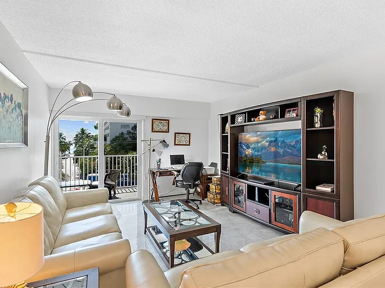 95 N Birch Rd #405 — Photo 16