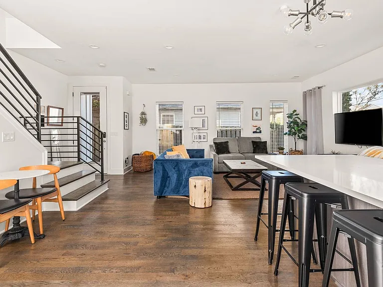 208 Myrtle St #A — Photo 3