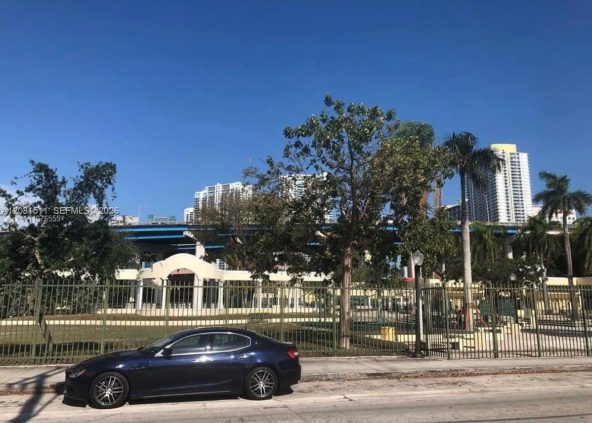 City Of Miami South — Photo 3