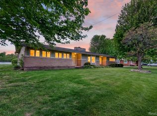 26995 James Ave, Flat Rock, MI 48134