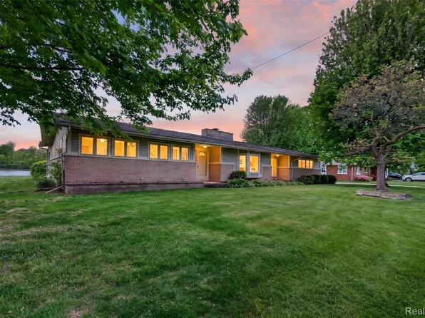 26995 James Ave, Flat Rock, MI 48134