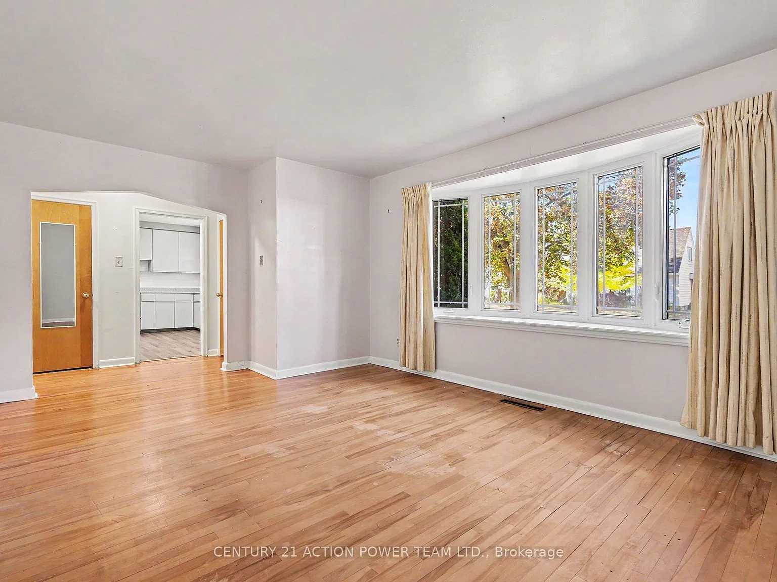 3 bed, $3,500 — Photo 4