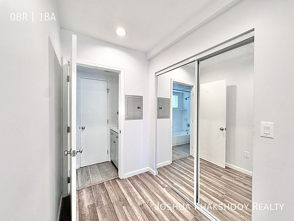 5th image of 14615 Gilmore St #6