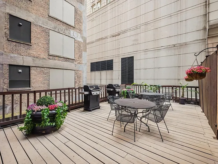 40 E Delaware Pl #705 — Photo 16