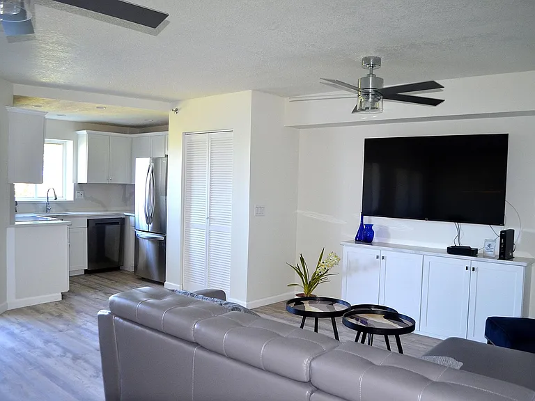275 Palm Ave — Photo 31