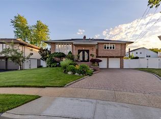 1985 Lowell Ln, Merrick, NY 11566