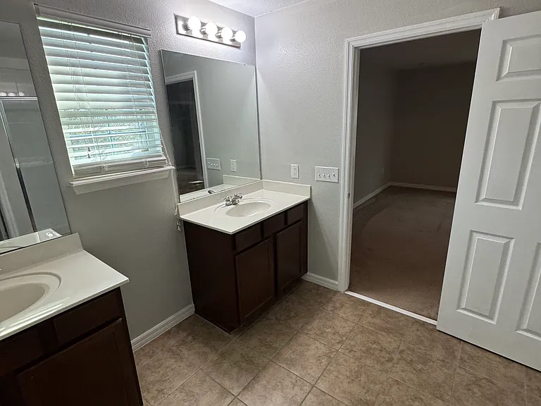 11938 Silverlake Park Dr — Photo 19