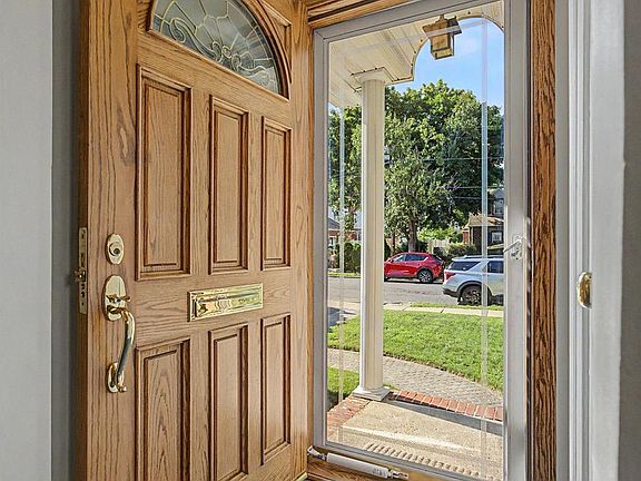 4th image of 1602 Imperial Avenue