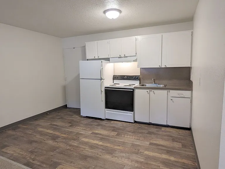 Watergate Apartments — Photo 48