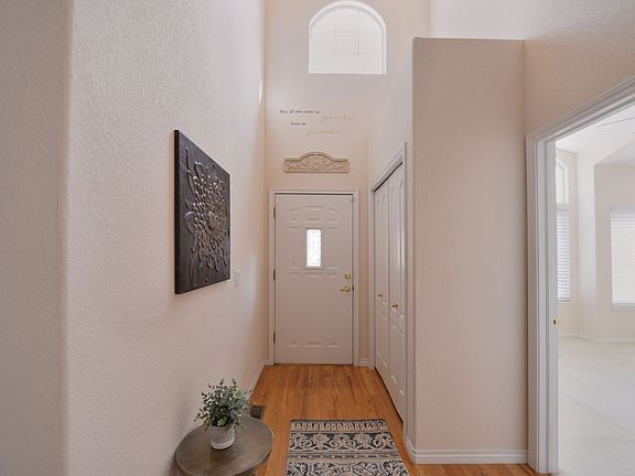 b front entry.JPG