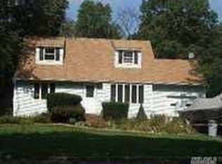 155 W 19th St, Huntington Station, NY 11746