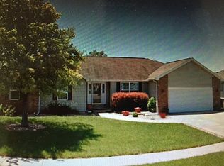 1214 Oakbrook Ave, Chatham, IL 62629