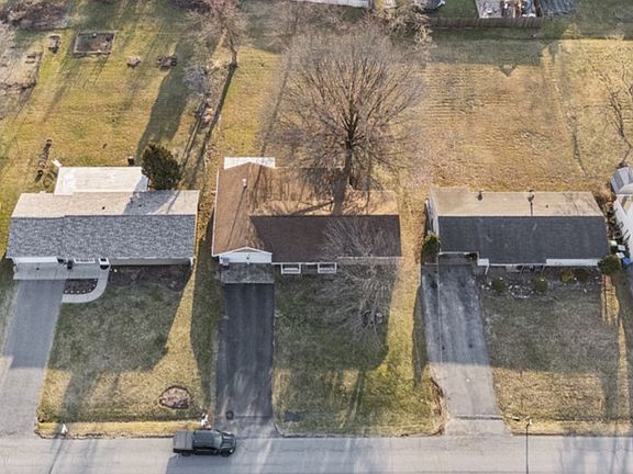 3rd image of 44 Robinhood Dr