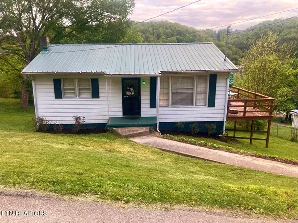 242 Oakwood Ave, Pennington Gap, VA 24277