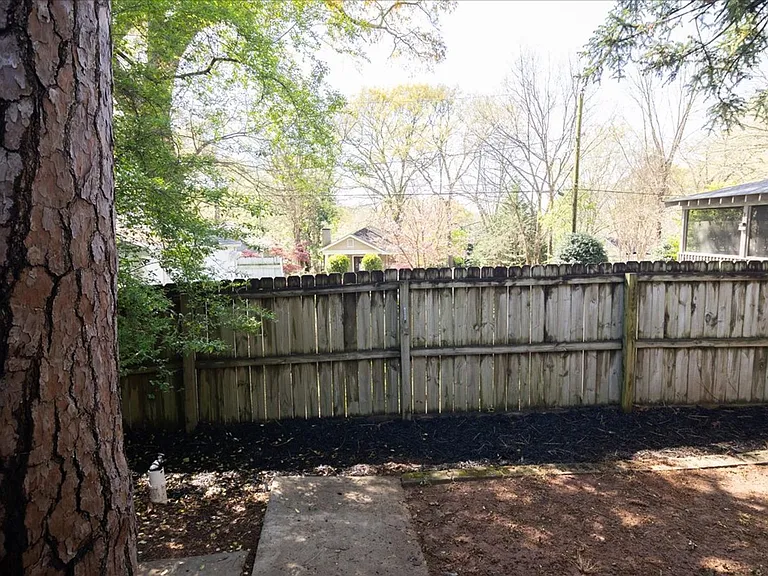 678 Vernon Ave SE — Photo 23