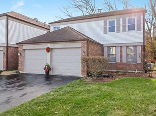 239 Auburn Ct, Saint Charles, IL 60174