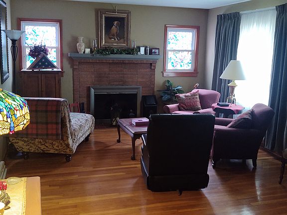 2nd image of 837 W 6th St