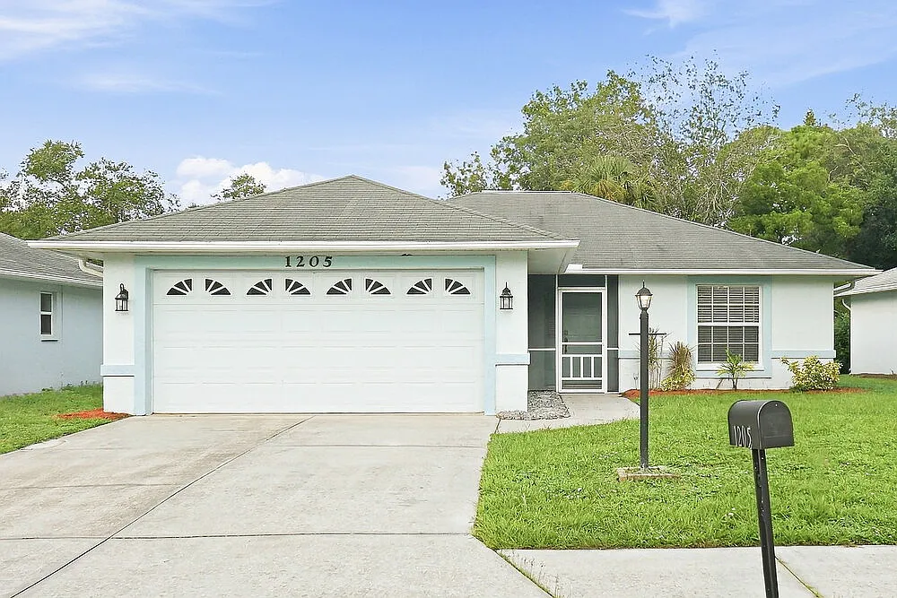 3 bed, 2.0 bath, 1346 sqft, $2,035 — Photo 1