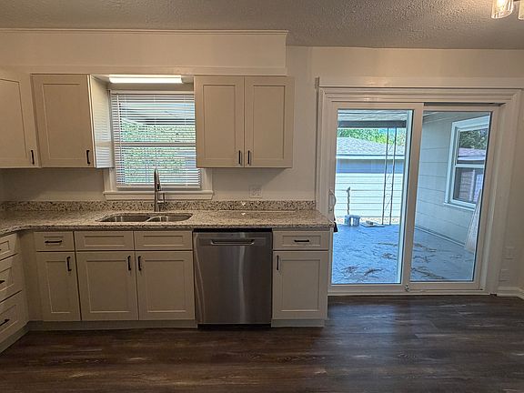 Sliding back door to patio