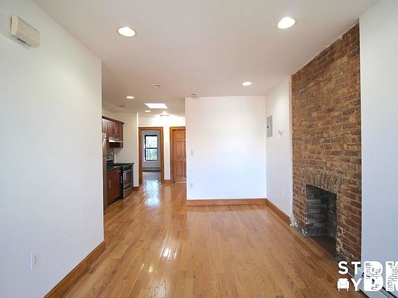 4th image of 220 Van Buren St APT 4