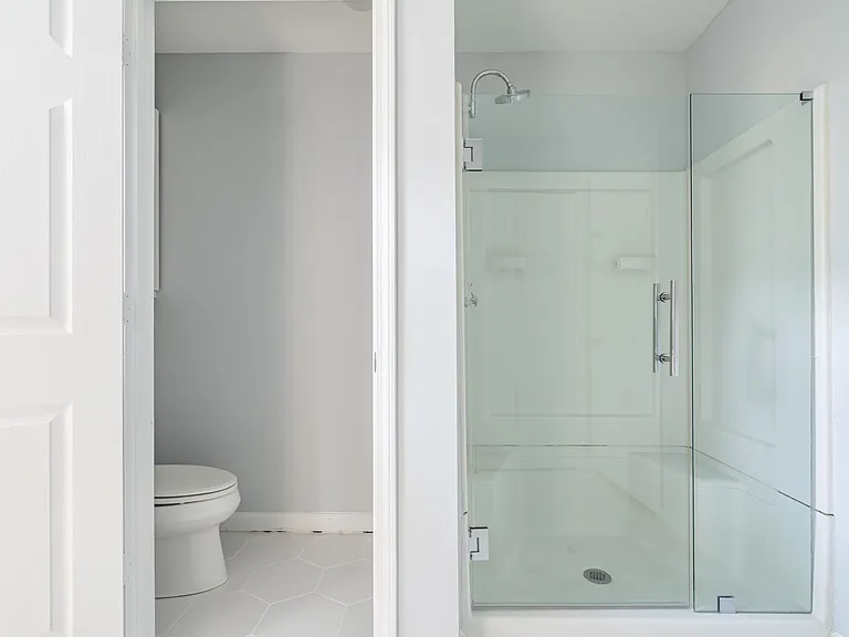 211 Sisson Ave NE — Photo 2