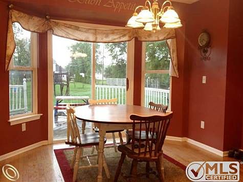 Breakfast nook.JPG