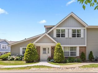 1520 Timber Trl #17-B, Wheaton, IL 60189
