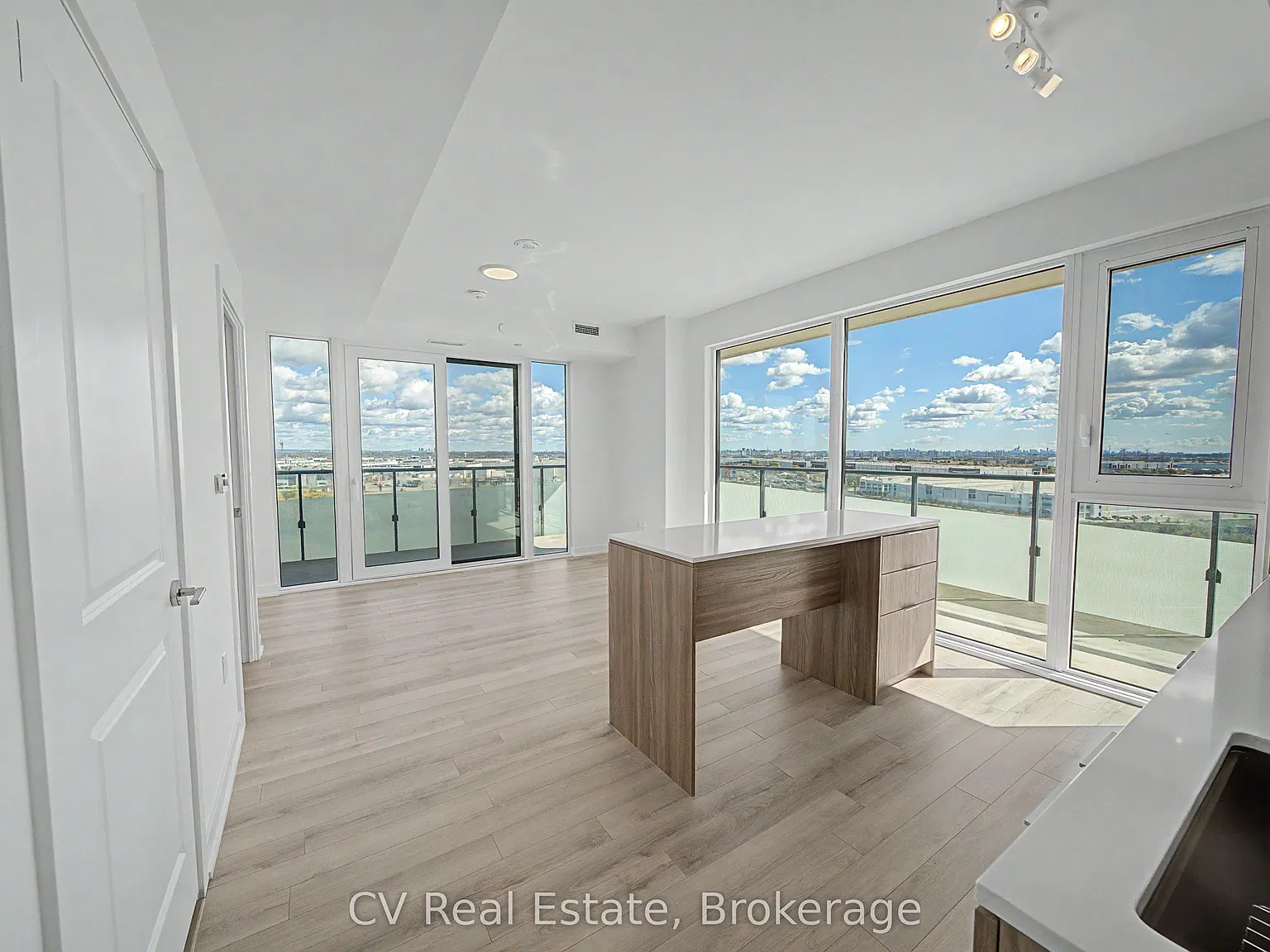 3 bed, $2,600 — Photo 1