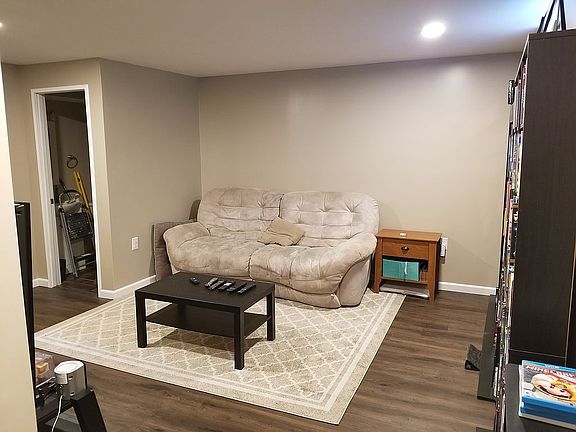 3rd image of 1428 Long Island Ct