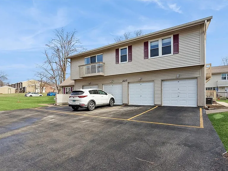 227 Elkhorn Ct #D — Photo 9
