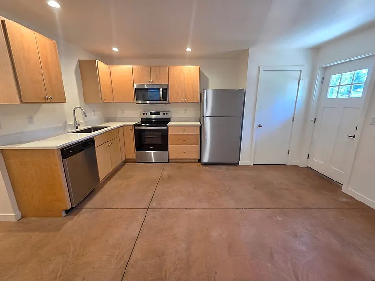 534 Putnam Ave #1 — Photo 3
