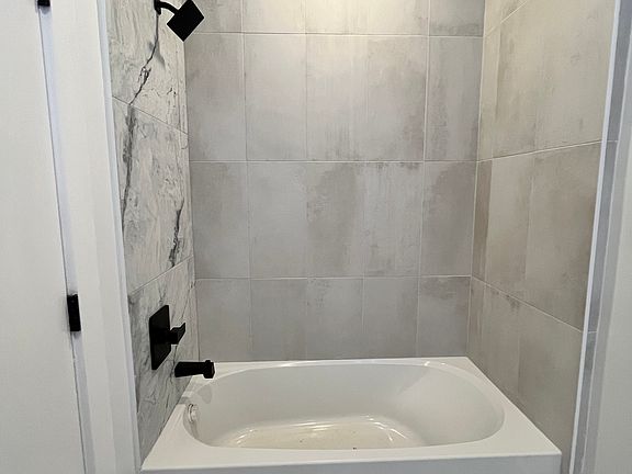 5th image of 318 Forrest St #2