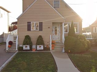 28 Carlyle Ct #28, Carlstadt, NJ 07072