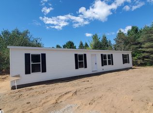 8918 Valley Rd NW, Rapid City, MI 49676