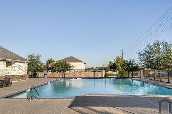 3rd image of 1401 Sun Breeze Dr