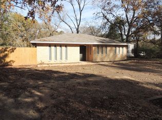406 E Bonham St, Crockett, TX 75835
