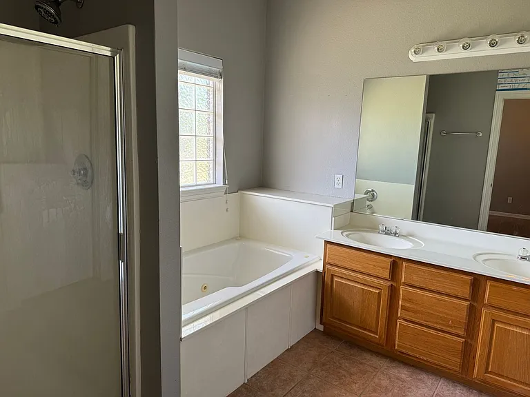 410 Ash St — Photo 12