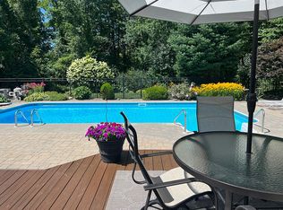 8817 Madeleine Dr, Baldwinsville, NY 13027