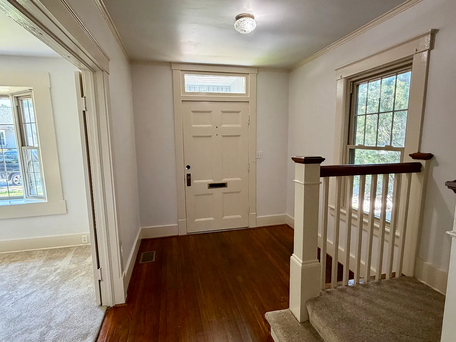 3 bed, 1.5 bath, 1900 sqft, $2,350 — Photo 3