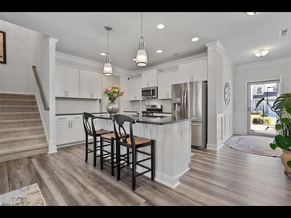 1st image of 29 Finley Ridge Way